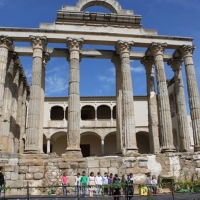 Los escolares emeritenses participan en el proyecto ‘Adopta un monumento’