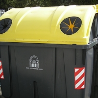 Los emeritenses critican los nuevos contenedores para plásticos
