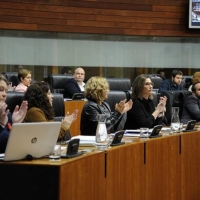 La Asamblea pide a Rajoy que facilite la llegada de refugiados