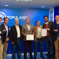 Monago respalda al sector de la pesca afectado por una nueva sentencia