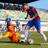 El Extremadura UD afianza el liderato en Badajoz