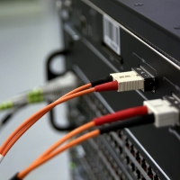 Fibra óptica para diez centros educativos de Cáceres