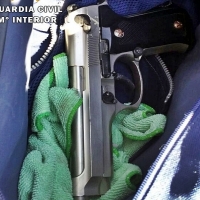 Detenidos dos vecinos de Mérida cuando portaban ilegalmente una pistola