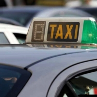 Detenidos la conductora y el titular de un taxi por triplicar la tasa de alcohol