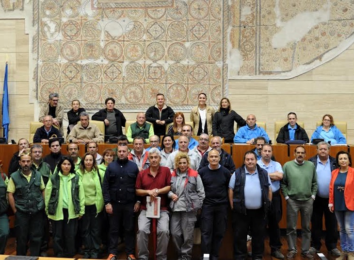 Los 40 alumnos de Aprendizext visitan la Asamblea extremeña