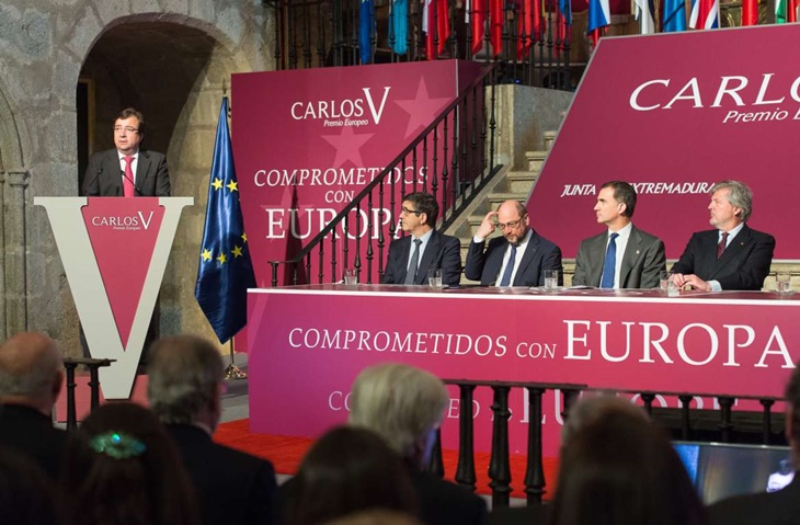 Vara destaca el papel de los jóvenes como vínculo con el futuro