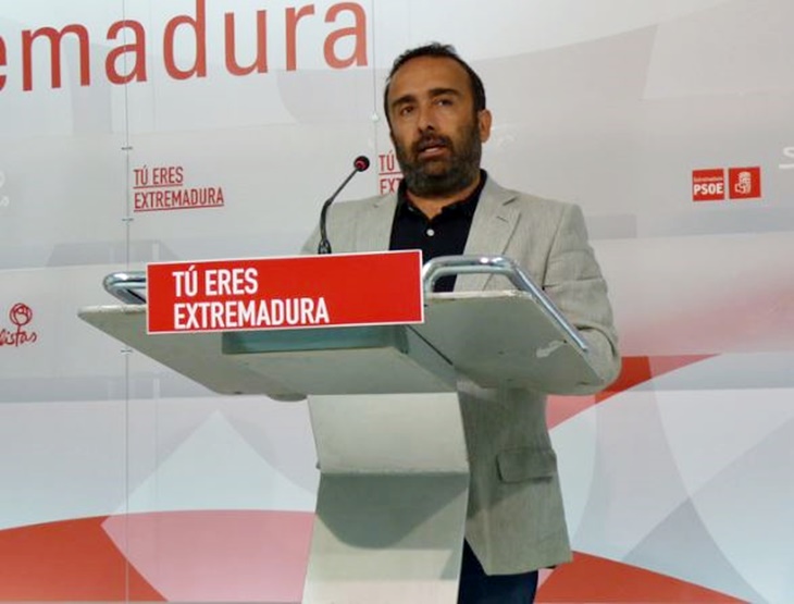 PSOE: “Rajoy se pasea por Extremadura sin conocer sus problemas”