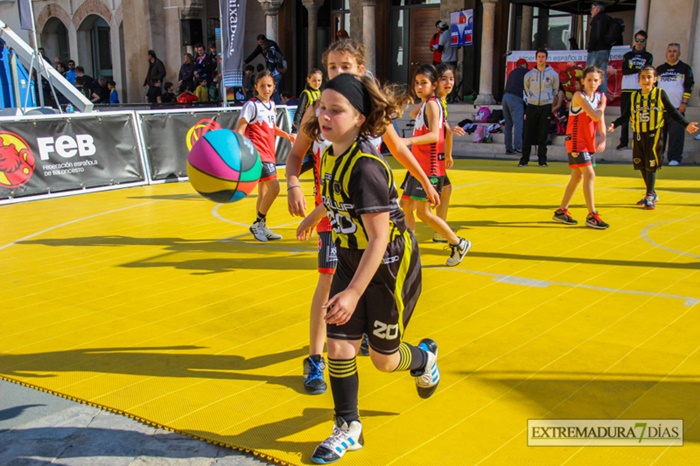 La Plaza Alta se convierte en una cancha de basket