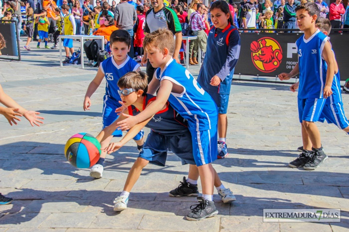 La Plaza Alta se convierte en una cancha de basket