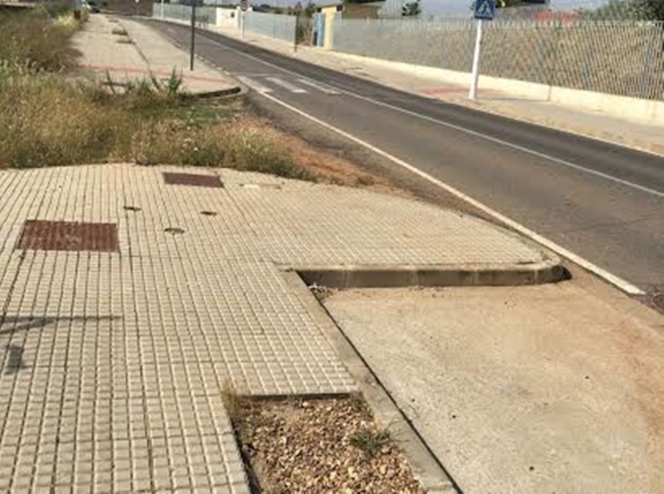 IU-Mérida pide actuaciones urgentes en el entorno del Colegio "Ciudad de Mérida".