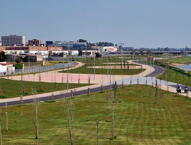 Denunciados por hacer 'botellón' en el parque del Guadiana