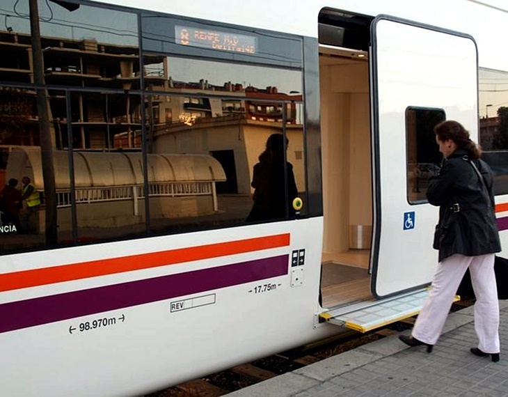 IU exige que se apueste por el tren convencional