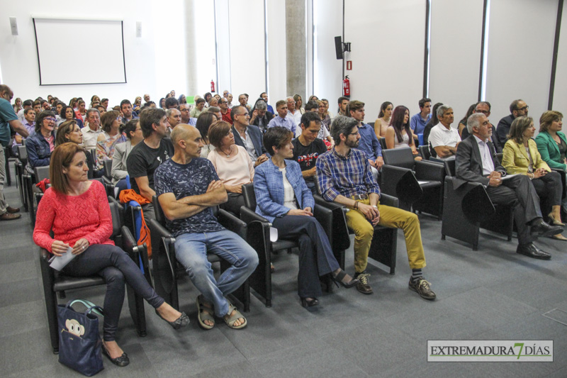 Imágenes de la entrega de Becas Excellentia a deportistas y colegios