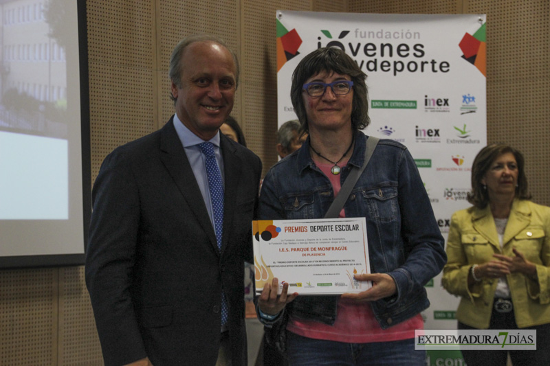 Imágenes de la entrega de Becas Excellentia a deportistas y colegios