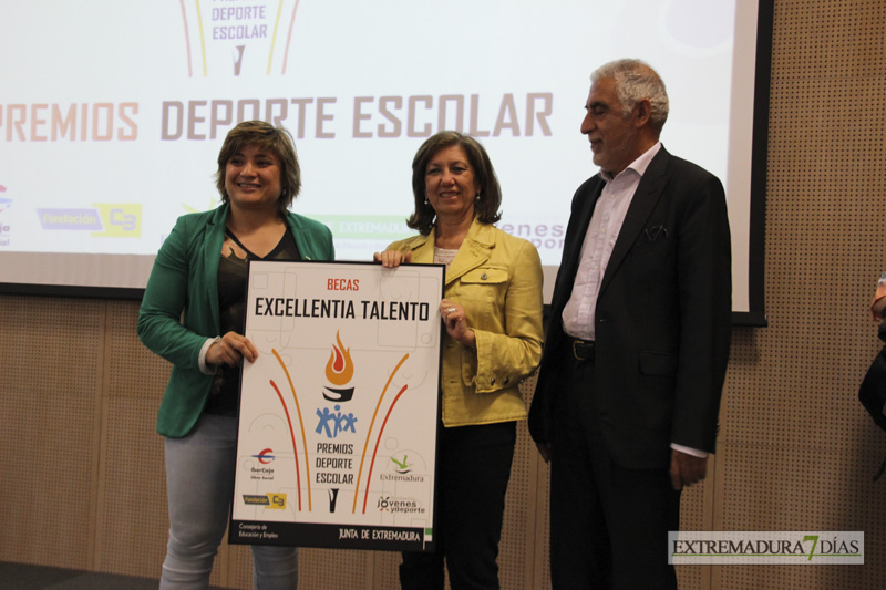 Imágenes de la entrega de Becas Excellentia a deportistas y colegios