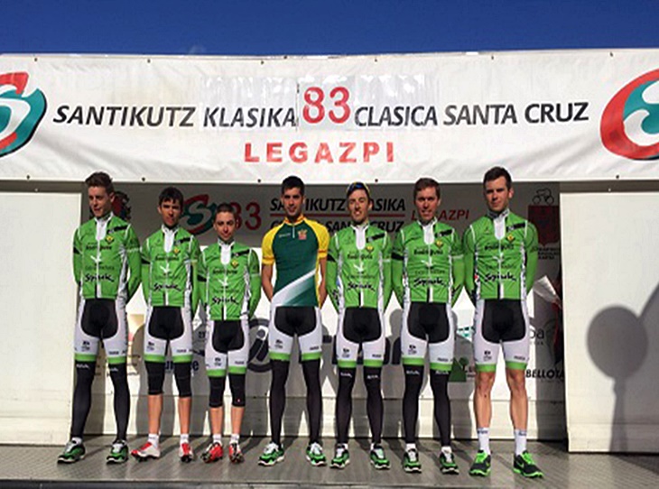 El ciclista extremeño José María Díaz, en el podio de la Copa de España
