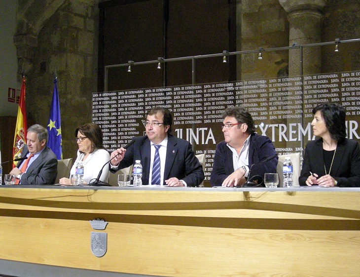 La Junta presenta una Estrategia de Empleo sin cifras ni planes concretos