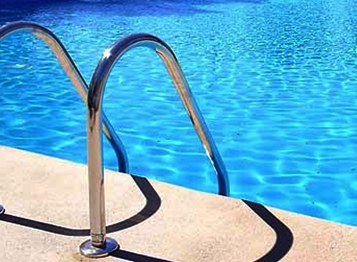 IU-Mérida se opone a la privatización de las piscinas municipales