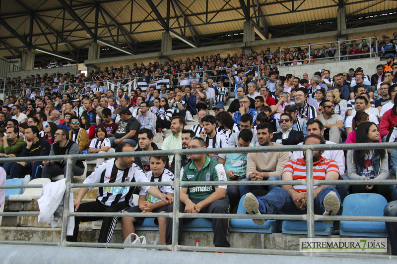 El CD Badajoz despierta de su sueño del ascenso