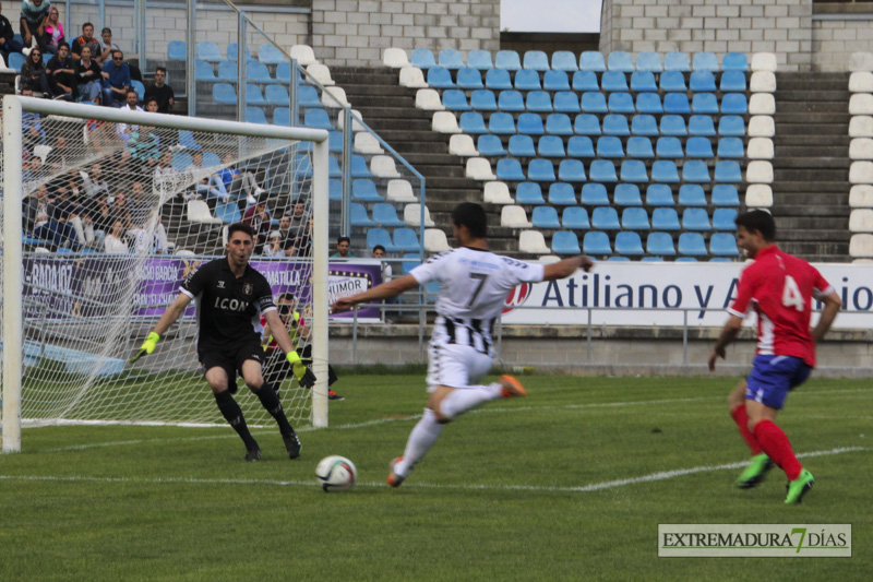 El CD Badajoz despierta de su sueño del ascenso
