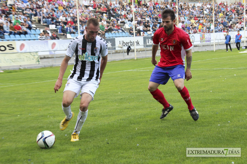 El CD Badajoz despierta de su sueño del ascenso