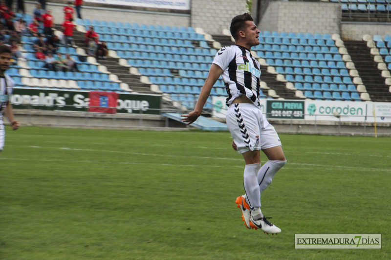 El CD Badajoz despierta de su sueño del ascenso