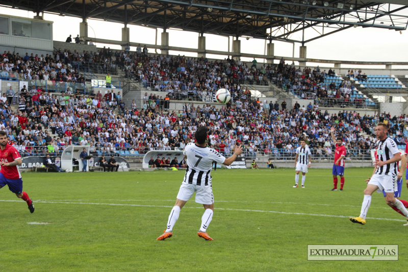 El CD Badajoz despierta de su sueño del ascenso