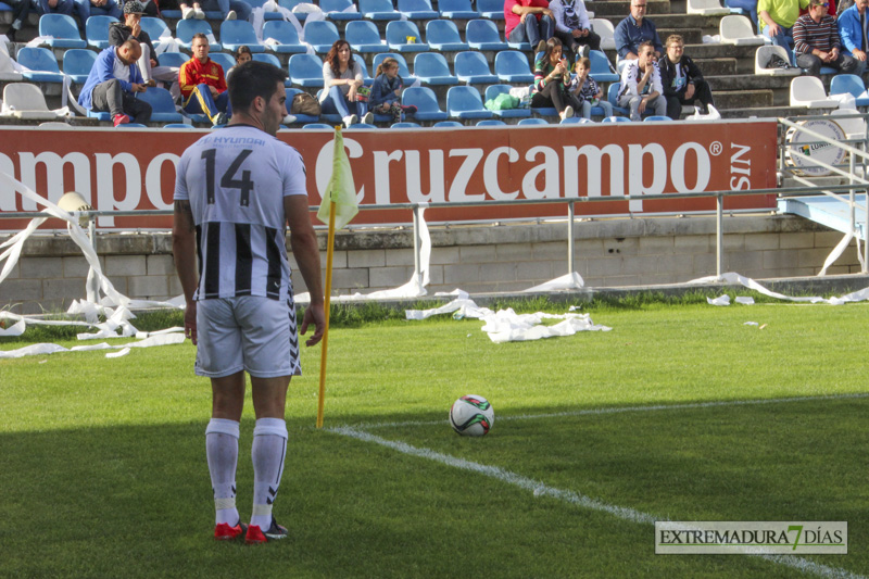 El CD Badajoz despierta de su sueño del ascenso