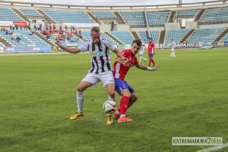 El CD Badajoz despierta de su sueño del ascenso