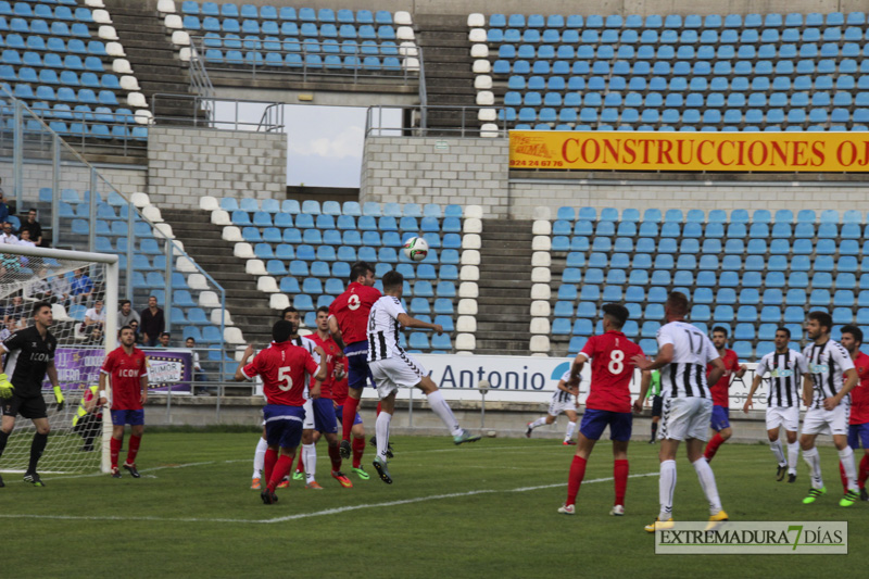 El CD Badajoz despierta de su sueño del ascenso