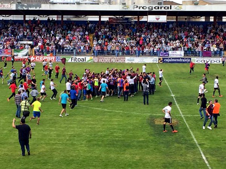 El Extremadura UD asciende a Segunda B