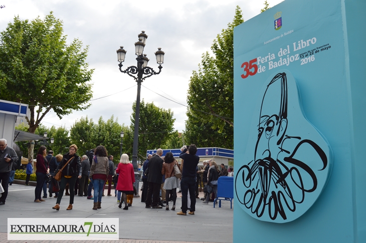 Imágenes de la inauguración de la  XXXV Feria del Libro de Badajoz