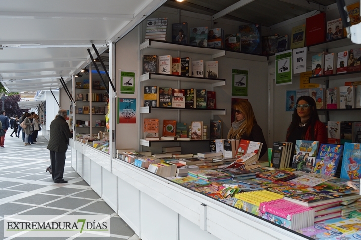 Imágenes de la inauguración de la  XXXV Feria del Libro de Badajoz