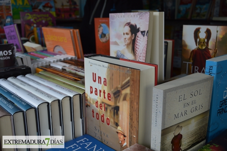 Imágenes de la inauguración de la  XXXV Feria del Libro de Badajoz