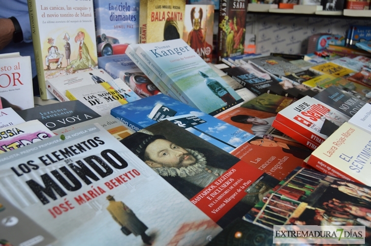 Imágenes de la inauguración de la  XXXV Feria del Libro de Badajoz