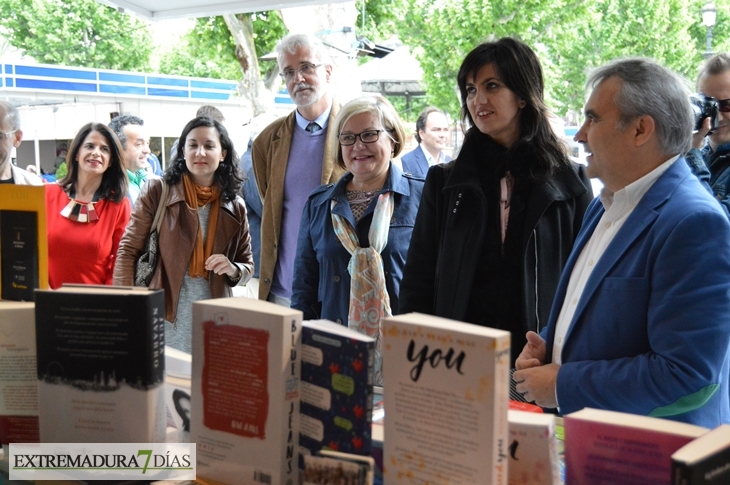 Imágenes de la inauguración de la  XXXV Feria del Libro de Badajoz