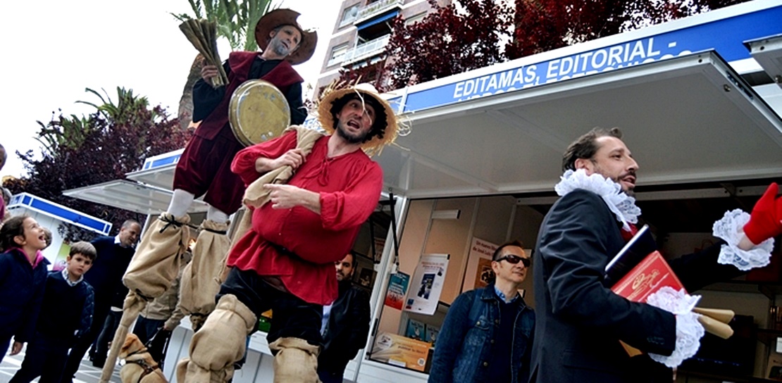 Ambiente en la Feria del Libro de Badajoz