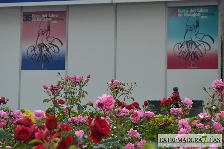 Imágenes de la inauguración de la  XXXV Feria del Libro de Badajoz