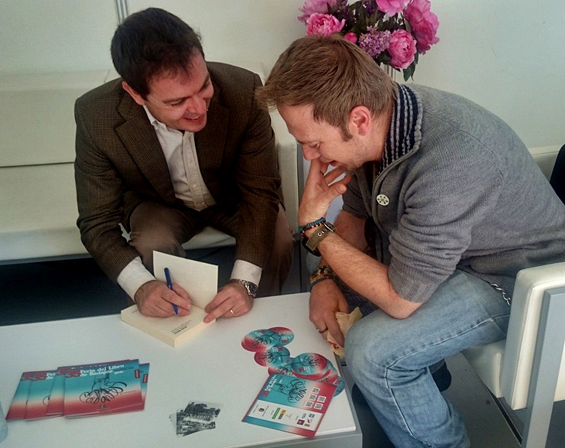 Javier Sierra cuenta su experiencia en la Feria del Libro de Badajoz