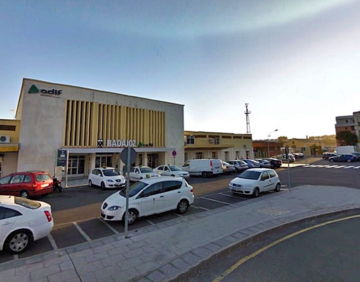 Detenidos robando cable de cobre de las vías del tren de Badajoz