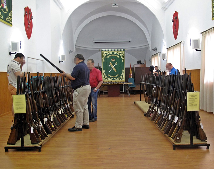 La Guardia Civil de Badajoz subasta 341 armas