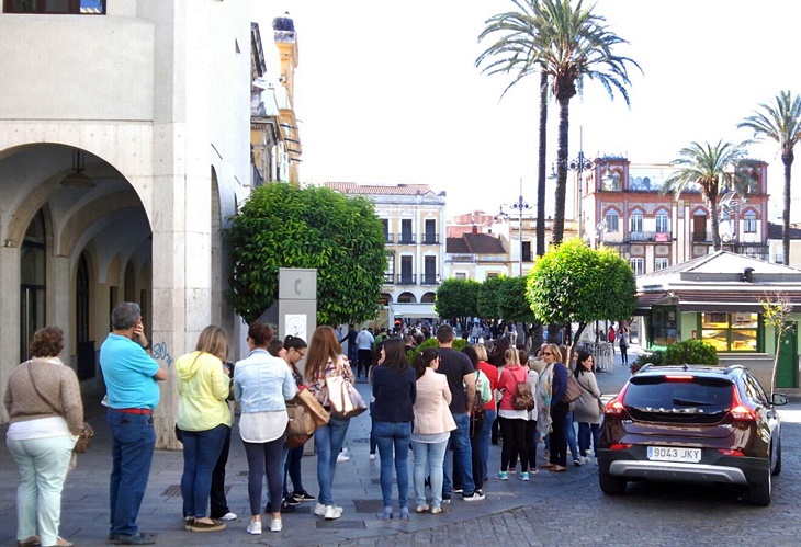 Enormes colas para comprar entradas para los conciertos de Mérida