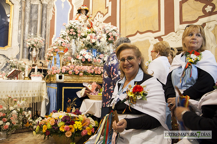 El rosario se subasta por 700 euros en la Romería de Bótoa