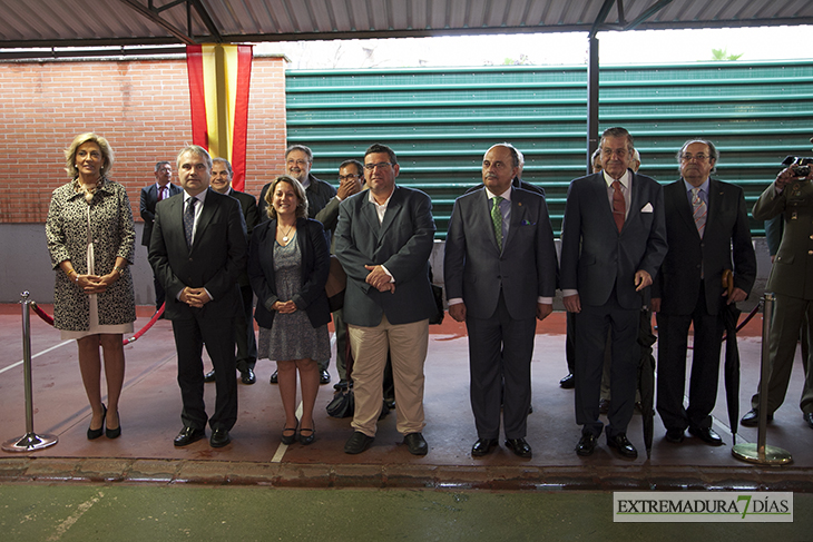 Imágenes del homenaje en Defensa a los Reservistas Voluntarios de Badajoz