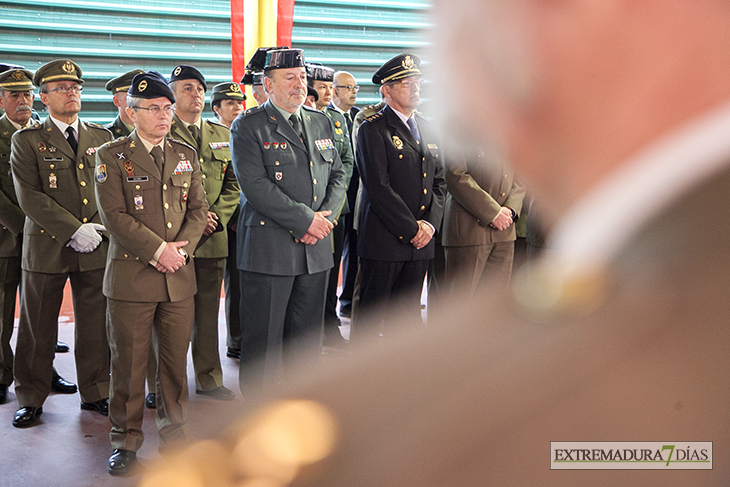 Imágenes del homenaje en Defensa a los Reservistas Voluntarios de Badajoz