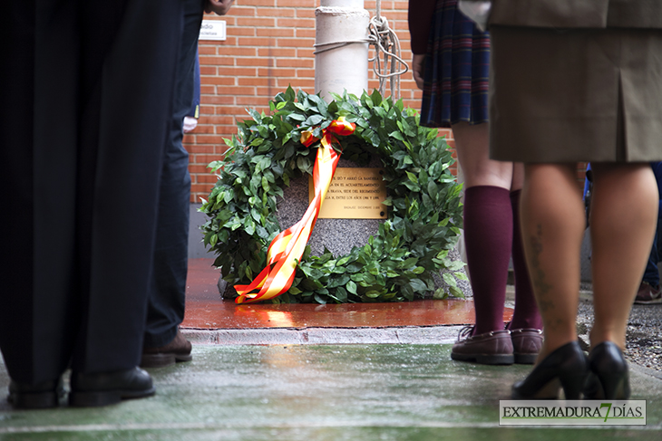 Imágenes del homenaje en Defensa a los Reservistas Voluntarios de Badajoz