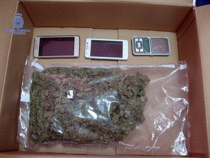 Detenidos en Badajoz dos jóvenes con marihuana en su vehículo