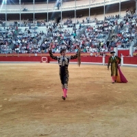 Triunfo del novillero extremeño Antonio Medina en Granada