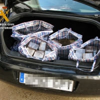 La Guardia Civil intercepta un vehículo con más de 57 kilos de hachís