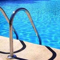 IU-Mérida se opone a la privatización de las piscinas municipales